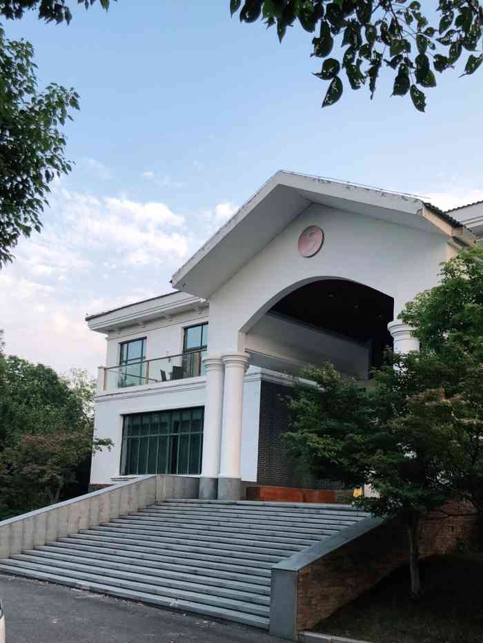 青龙山庄酒店-"青龙山庄是一个环境很不错的酒店,距离南京.