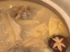 -三人行骨头王火锅(长寿店)