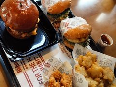 -The Habit Burger Grill 哈比特汉堡(世博店)