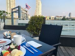 -曼谷湄南河畔华美达广场酒店