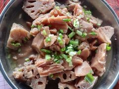 炆莲藕-御霞苑泥烩鸡休闲农庄