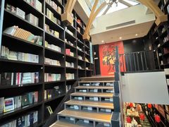 -钟书阁(松江泰晤士小镇店)