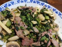 抱腌菜炒蘑菇-兰边碗(鼓楼店)