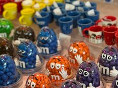 -m豆巧克力世界(上海世茂广场店)