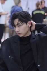 -一家只做男发烫染的店