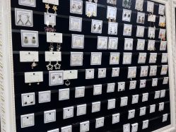 -AI艾耳·专业手工耳洞·穿孔美学馆