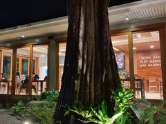 -Chom Cafe and Restaurant