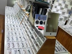 -MiRi眼镜·蔡司·星趣控·尼康控优点视觉合作店(南京东路店)