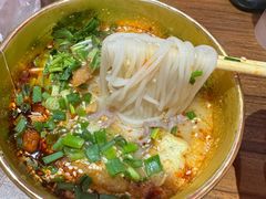 -鹤江桥·红油牛肉粉(SKP店)