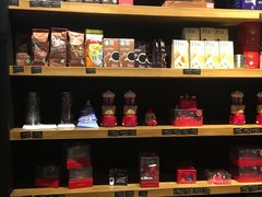 零售区-星巴克臻选(郑州国贸360广场店)