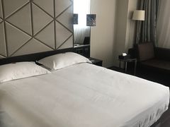 -桔子酒店(上海西藏北路地铁站店)