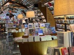 -钟书阁(珍园店)