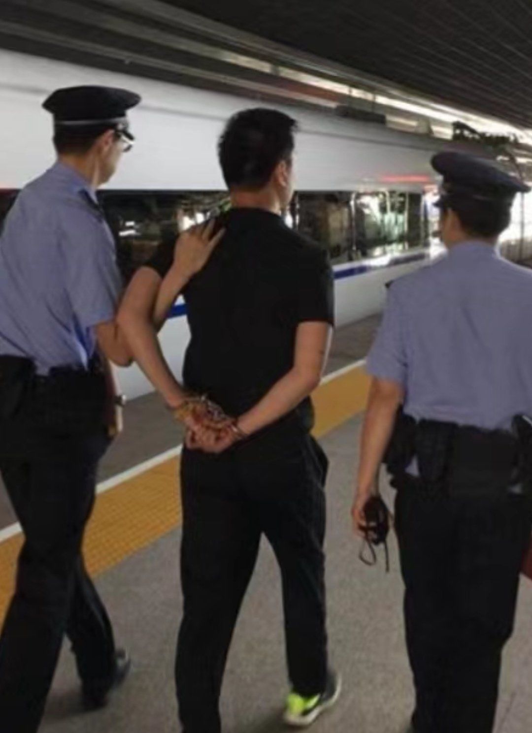 家人被警察带走如何确保家人得到法律援助?