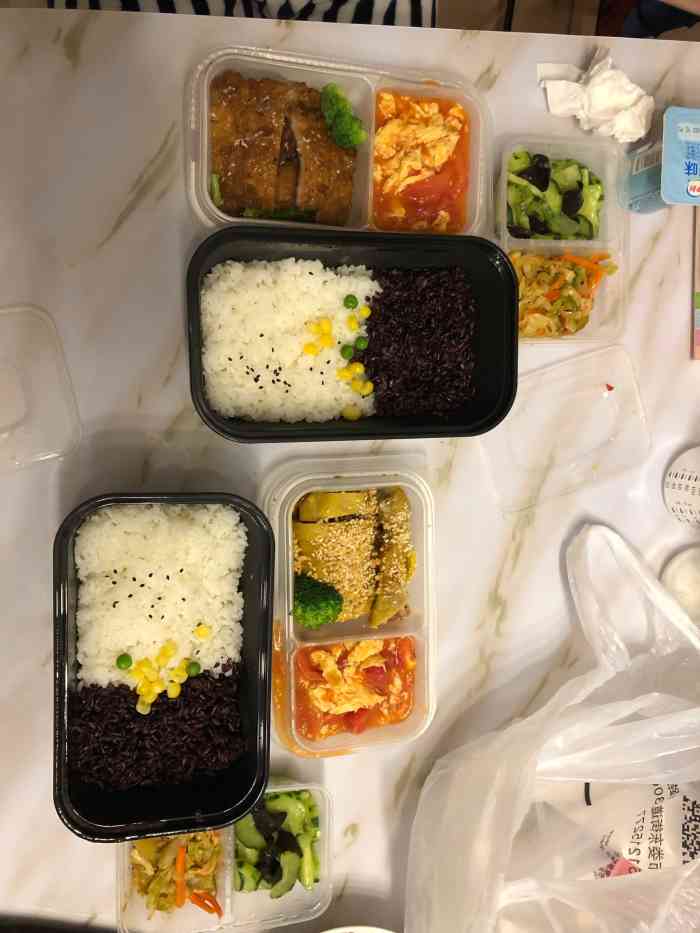 壹家便当-"晚上加班,单位订的晚餐.第一次吃给惊艳到.