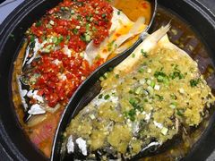 -阿瓦山寨·湘菜现炒·剁椒鱼头王(咸阳总店)