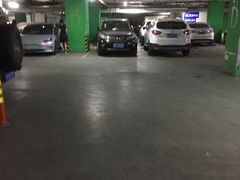 -丽丰购物中心·停车场