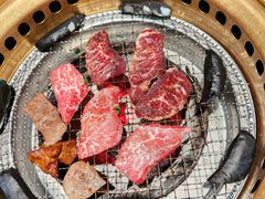 -山川小町·极番烧肉(新地假日广场店)