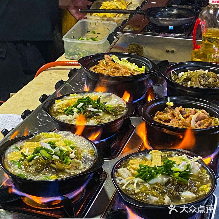 多少次来学生街...就为了这碗肉片砂锅面！！