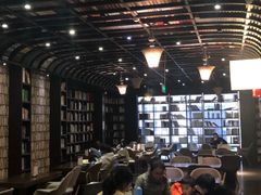 -钟书阁(松江泰晤士小镇店)