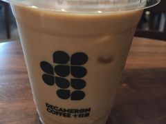 招牌拿铁-DECAMERON十日谈(卓悦汇店)