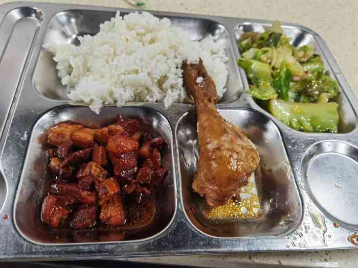 外婆红烧肉-"单位搬到附近,中午出来觅工作餐菜样种类.