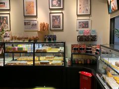 面包甜点陈列柜-街角 T·COFFEE 融合料理·BISTRO(车公庙店)