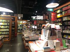大堂-西西弗书店&矢量咖啡(壹方购物中心店)