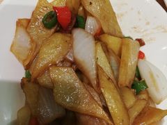 洋葱烧土豆-蓝白自选餐厅(烟大店)