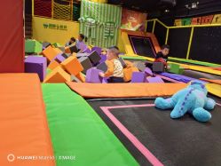 -蹦蹦跳跳(新奥购物中心店)