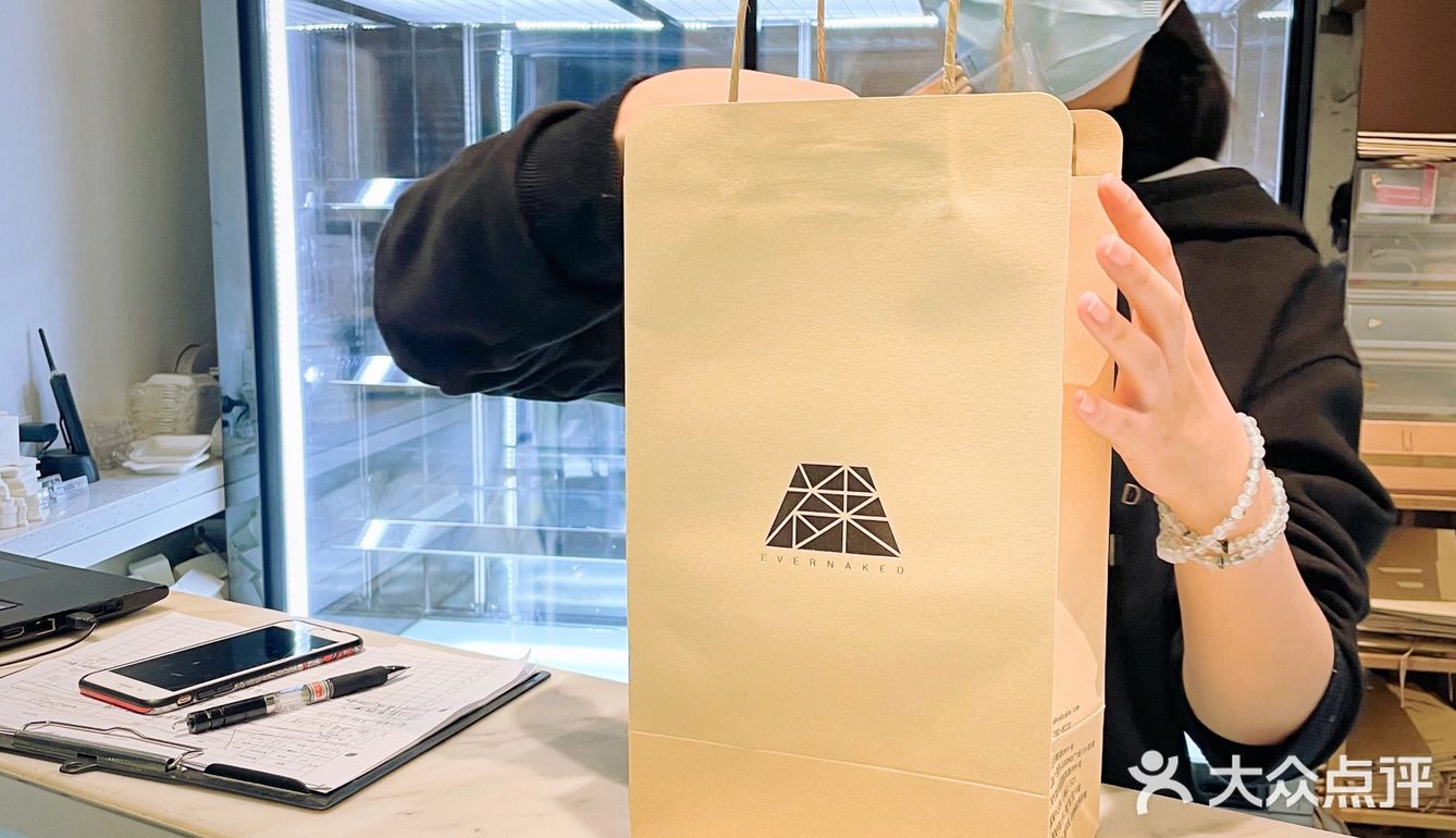就这样被你征服[玫瑰]湿软的蛋糕体，质地轻盈的奶油