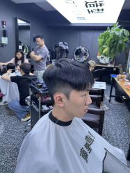 -藤野造型专业烫染接发