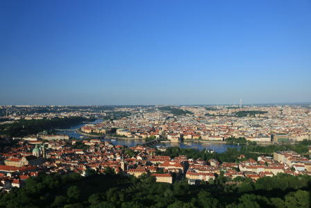 佩特任山-"山上是可以直接看到整个布拉格的全貌的,有.