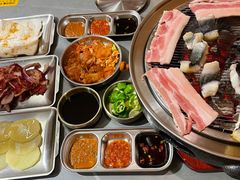 -围炉肉舍•炭烤活鳗•丹东海鲜烤肉(步行街店)