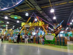 -维佳童话镇演出现场(徐东店)