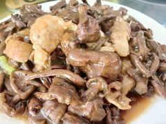 猪肉炒野山蘑-老渔翁餐厅·鱼家傲私房菜