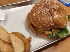 经典芝士酱牛肉汉堡-3 Little Pigs三小猪