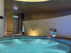 -涨巢·潮玩水疗局