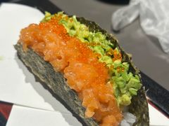 三文鱼牛油果taco-聿山居·创意料理