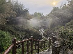 -雪山彩虹谷景区