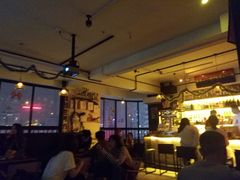 -Mx.cocktail bar