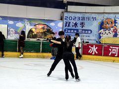-正佳冰河湾真冰滑冰场