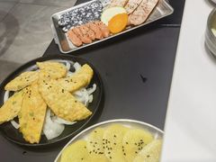 -山野的朋友露营炭火烤肉