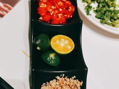 -洪氏嗨捞·广东猪肚鸡·椰子鸡火锅(西咸万象城店)