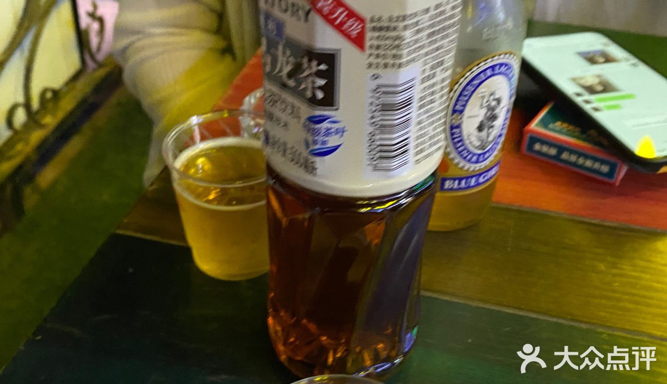 老板很好说话 没有低消 点了坐在外围