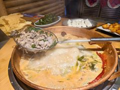 -洱火云南酸菜牛肉火锅(石景山当代商城店)