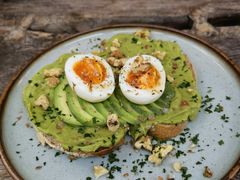 牛油果煮蛋吐司-RAC BAR(安福路店)