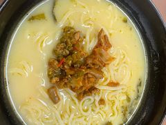 酸辣鸡杂面-灵芝妹子海鲜米线(香炉礁山姆店)