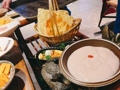 -老牌坊云南鱼豆花火锅(哈西万达店)