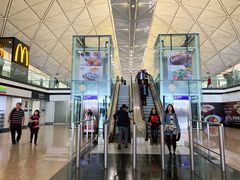 由出境大廳層上樓到達-翠华餐厅(香港国际机场店)