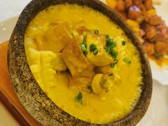 石锅蟹黄豆腐-东方之珠海鲜酒楼(南开店)